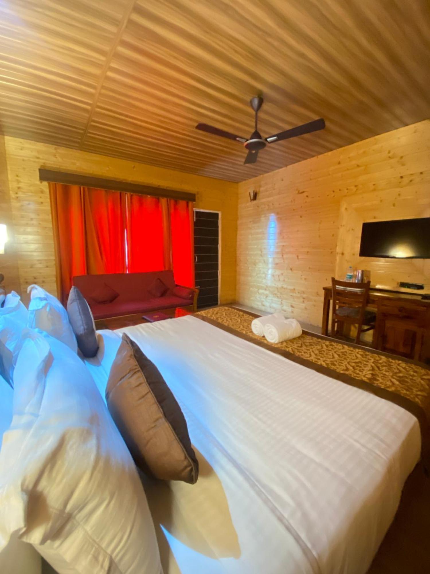 Oakwood Hamlet Resort Шімла Екстер'єр фото